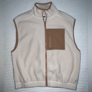 NWOT So Cream & Tan Cozy Sherpa Vest - small